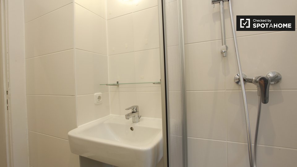 Room, Treseburger UferC, Berlin