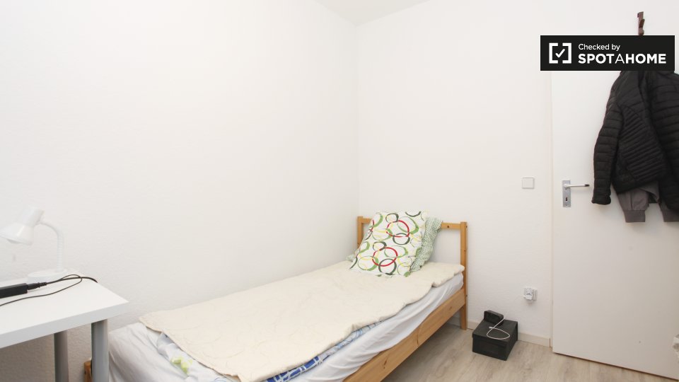 Room, KoloniestraßeA, Berlin