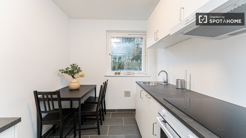 Room, Forckenbeckstraße, Berlin