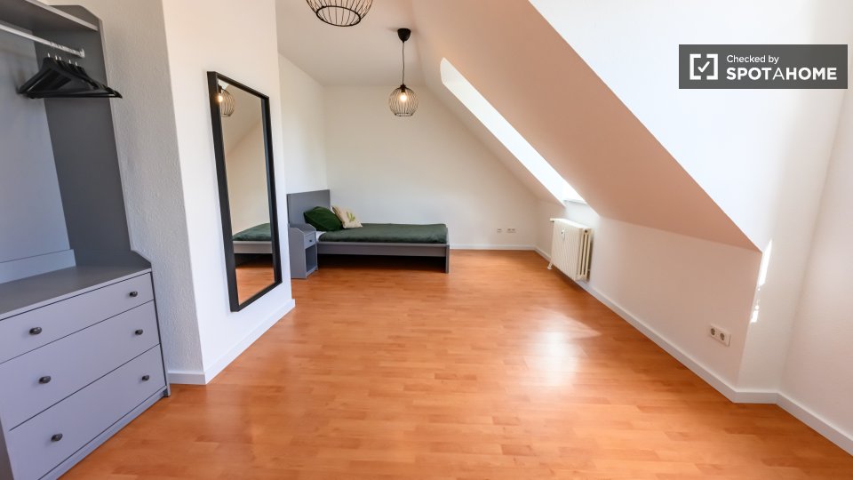 Room, Buckower Damm, Berlin