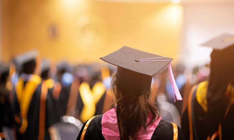 Where in Germany do recent graduates earn the most? 