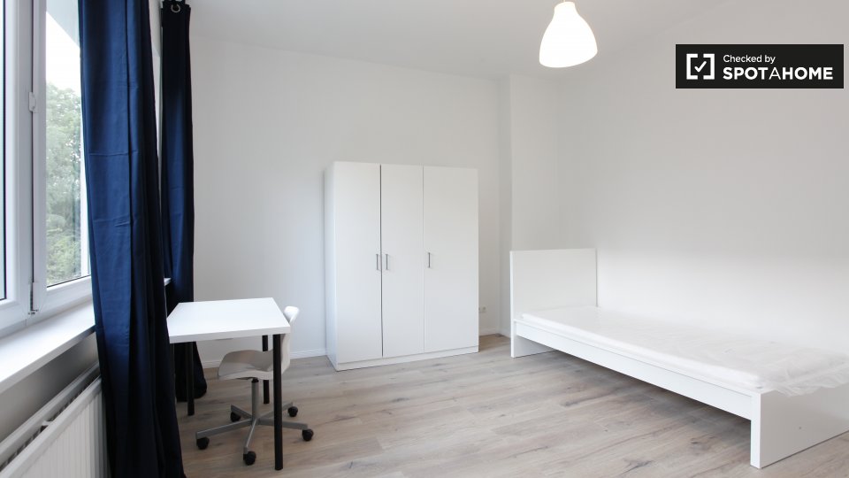 Room, Treseburger UferC, Berlin
