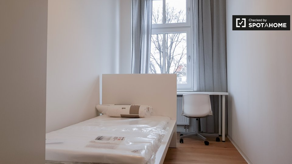 Room, Schulstraße, Berlin