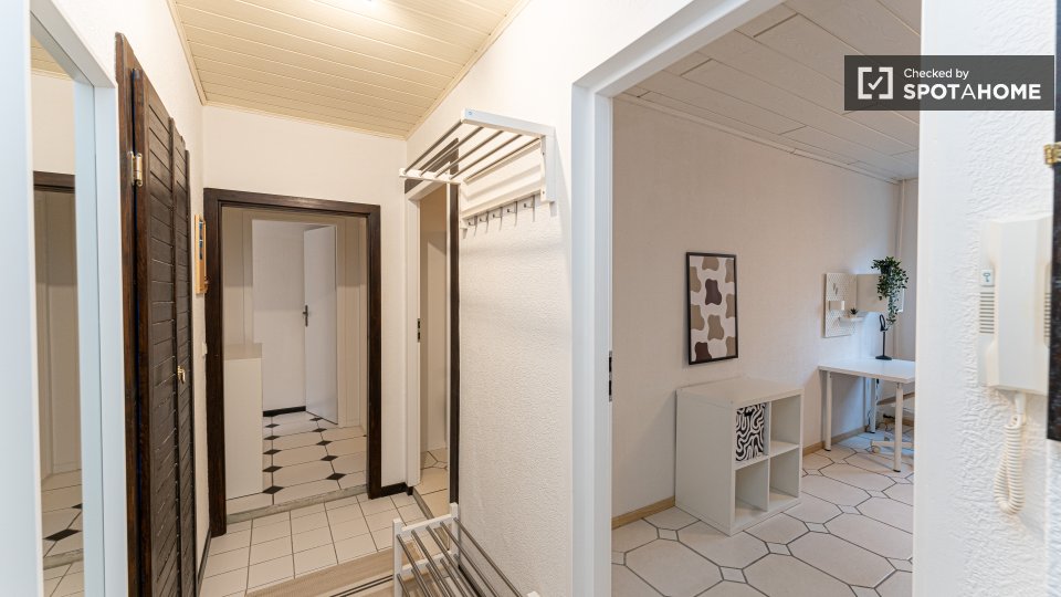 Room, Am Schlangenfenn, Berlin