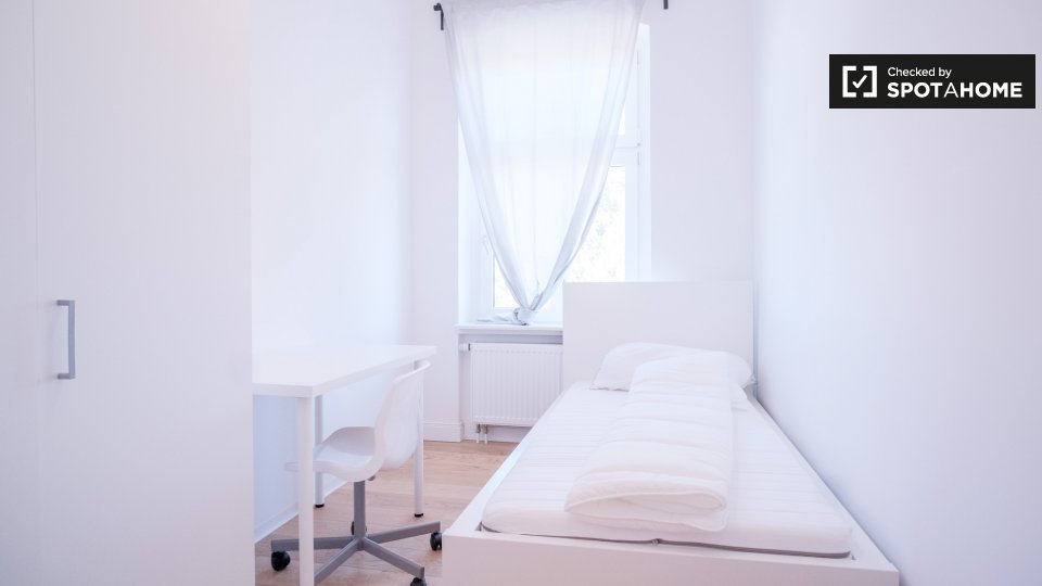 Room, Schulstraße, Berlin