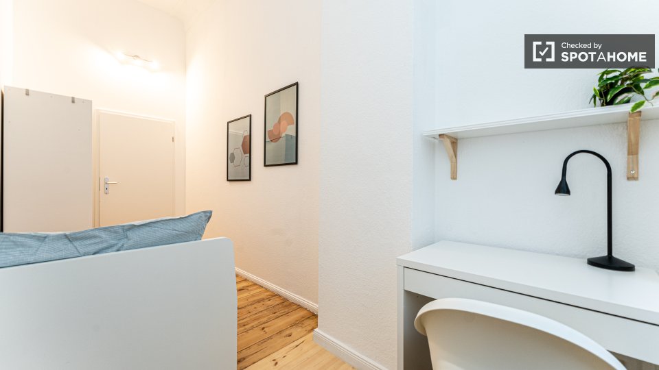 Room, Prinzenallee, Berlin