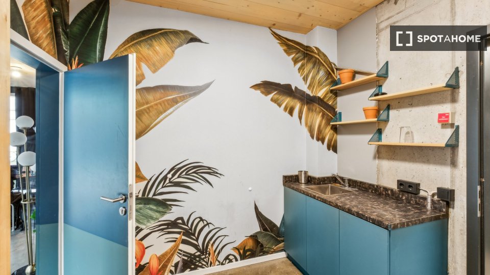 Room, MüllerstraßeA, Berlin