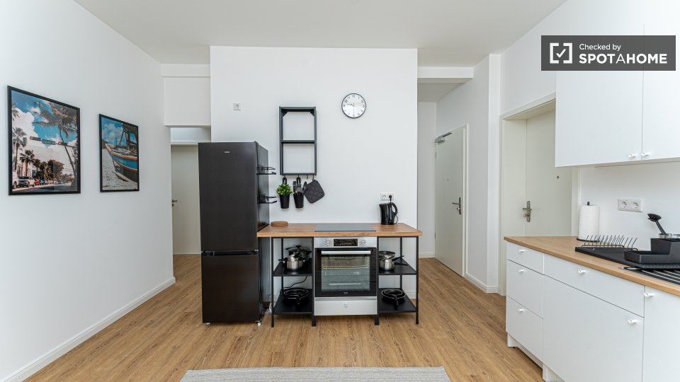 Room, Herthastraße, Berlin