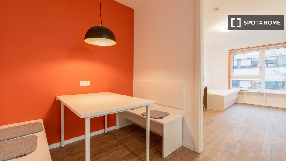 Room, WE.7., Berlin