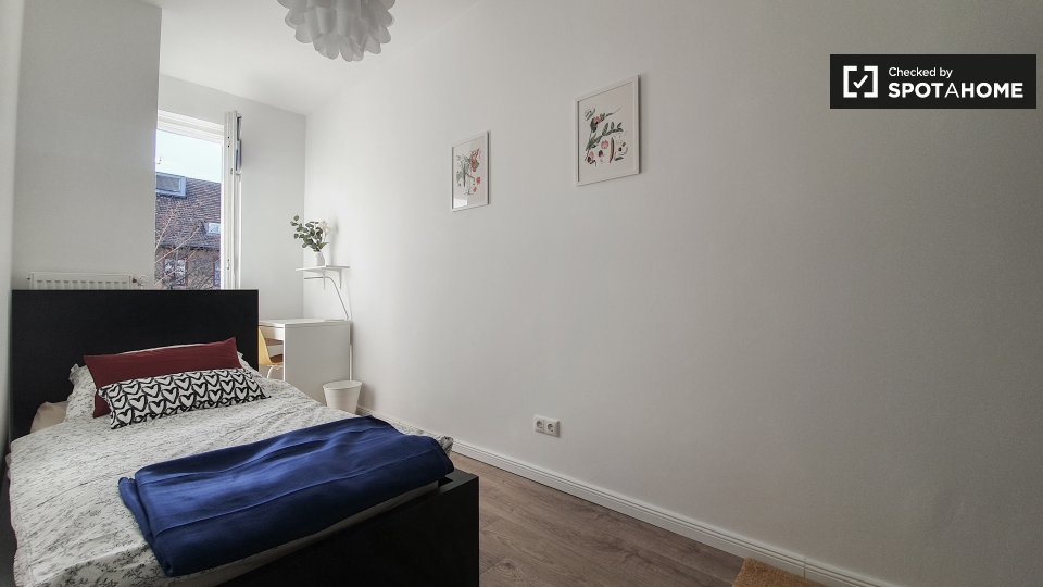 Room, Perleberger Str., Berlin