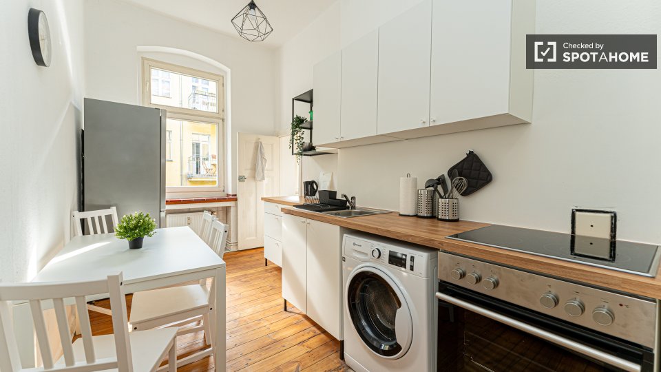 Room, HindenburgdammD, Berlin