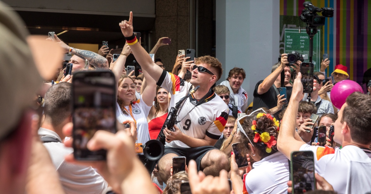 Can the World Cup reunite Germany in the face of geopolitical uncertainty?