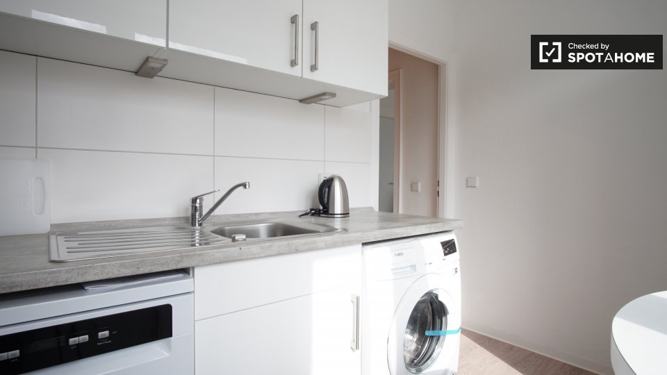 Room, Neltestraße, Berlin
