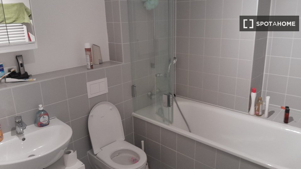 Room, Senftenberger Straße, Berlin