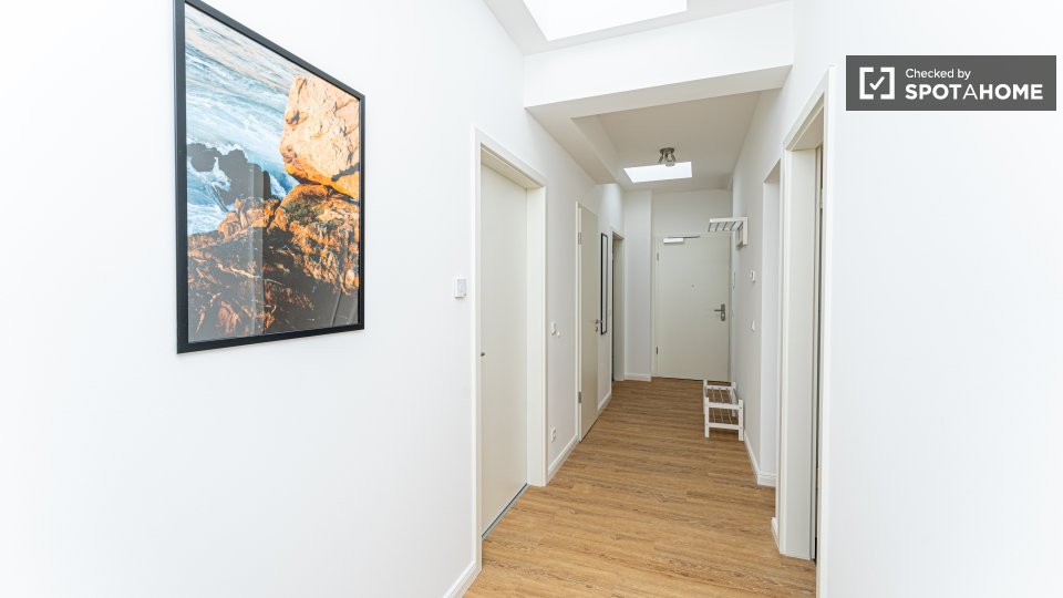 Room, Herthastraße, Berlin