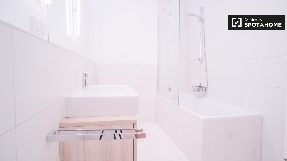 Room, Schulstraße, Berlin
