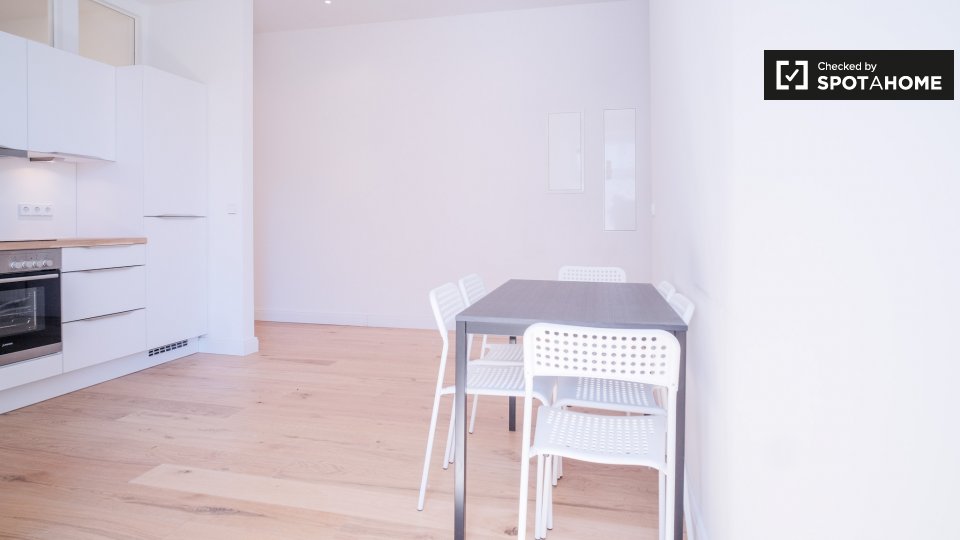 Room, Schulstraße, Berlin