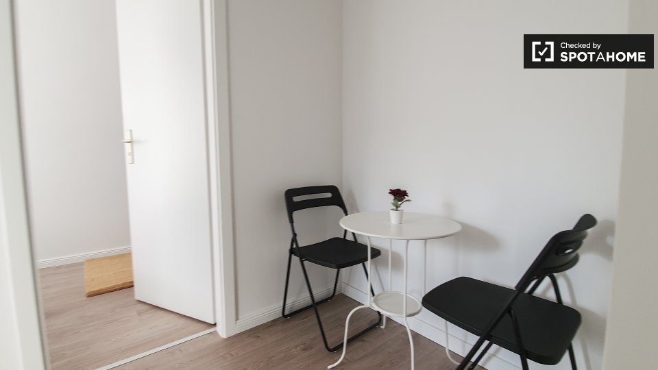 Room, Perleberger Str., Berlin