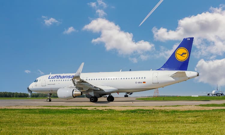 Lufthansa cancels hundreds of flights in July, citing staff shortages