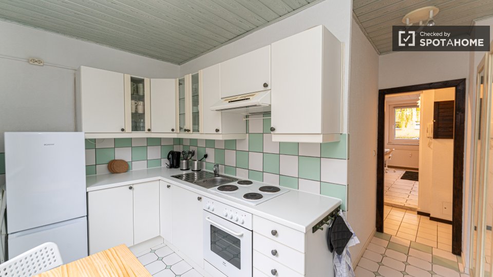 Room, Am Schlangenfenn, Berlin