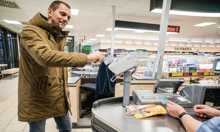 Record number of people paying with card in Germany