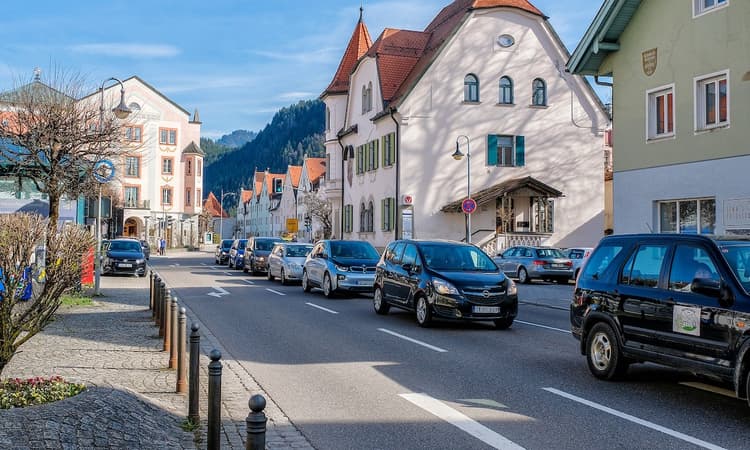 Drivers in Hamburg and Wiesbaden face worst traffic jams in Germany