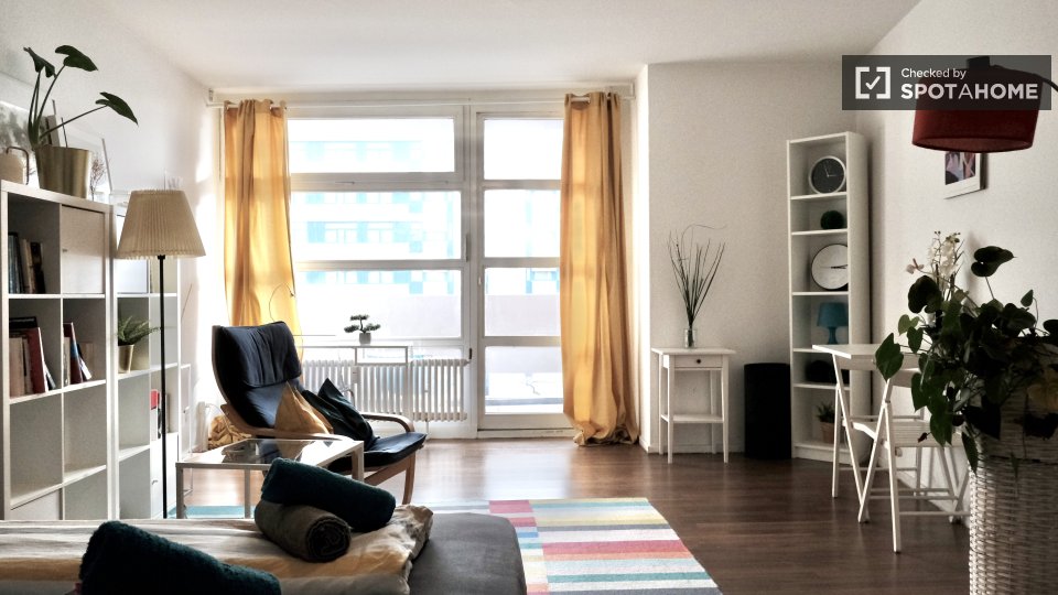 Apartment, Tattoo-Piercing Studio, Berlin