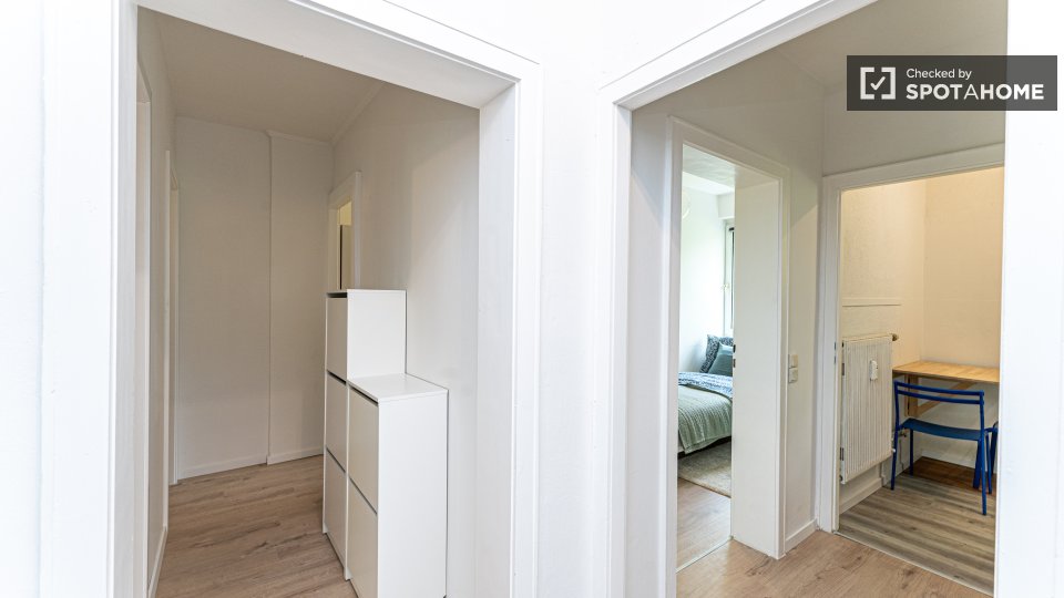 Room, Platanenweg, Berlin