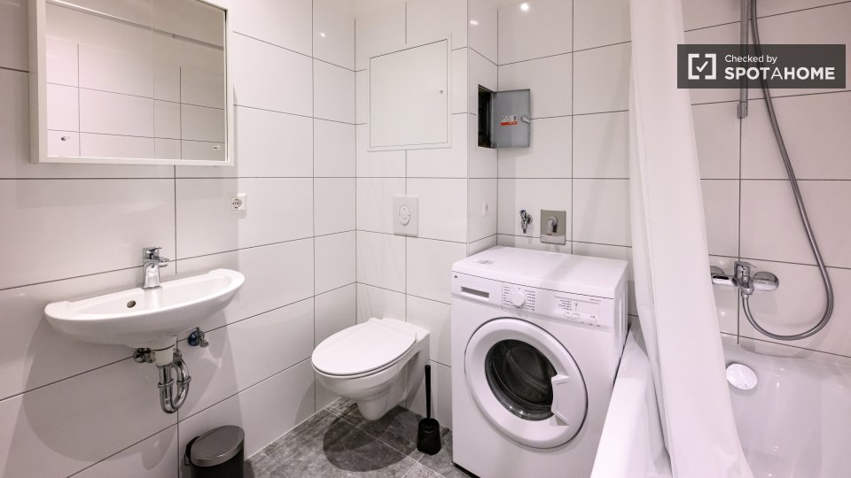 Room, Buckower Damm, Berlin