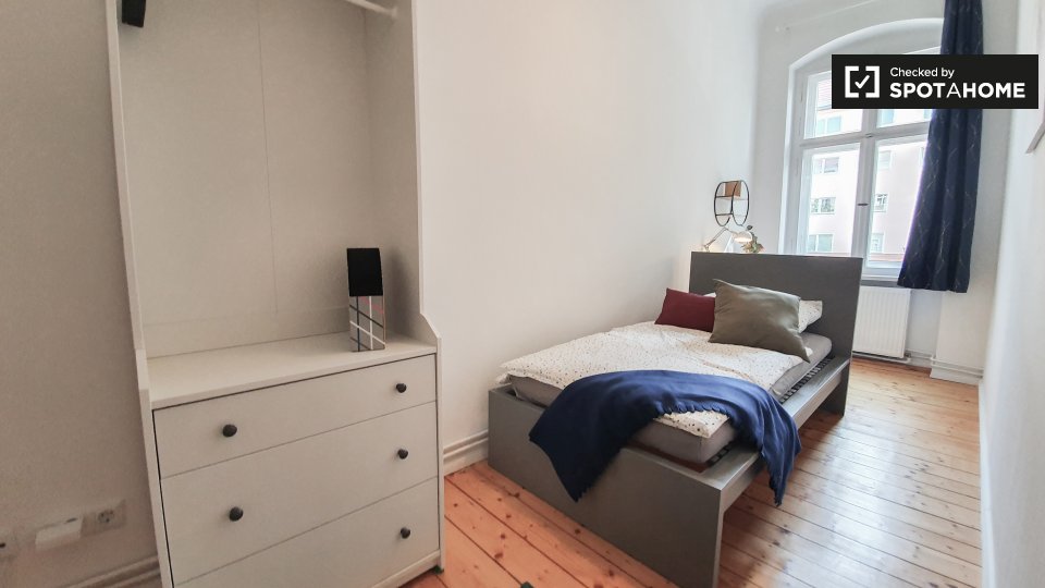 Room, MüllerstraßeA, Berlin