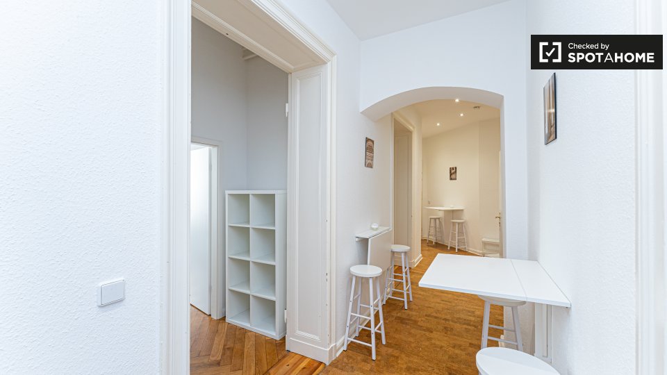 Room, Kaiser-Friedrich-Straße-50, Berlin
