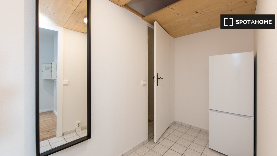 Room, Johanna-Tesch-Straße, Berlin