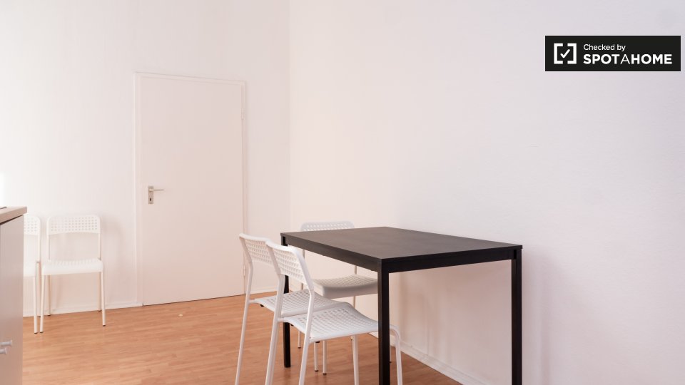Room, Mehringdamm, Berlin