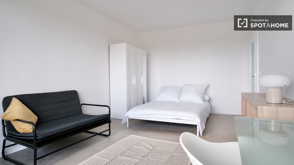Room, Neltestraße, Berlin