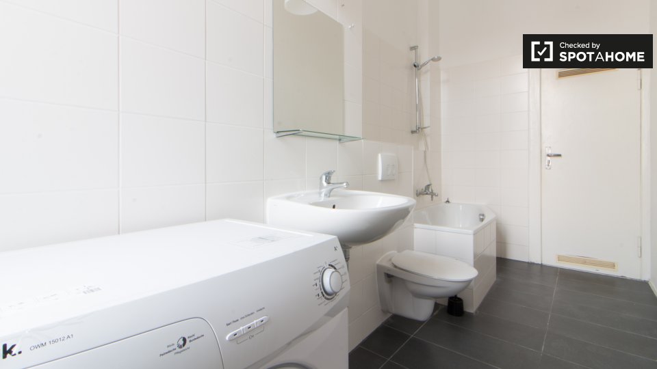 Room, Rheinstraße, Berlin