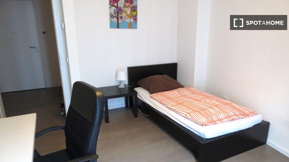 Room, Bernhard-Weiß-Straße-3, Berlin
