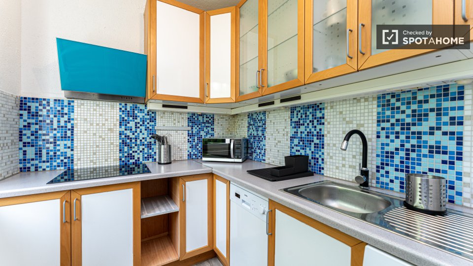 Room, Platanenweg, Berlin