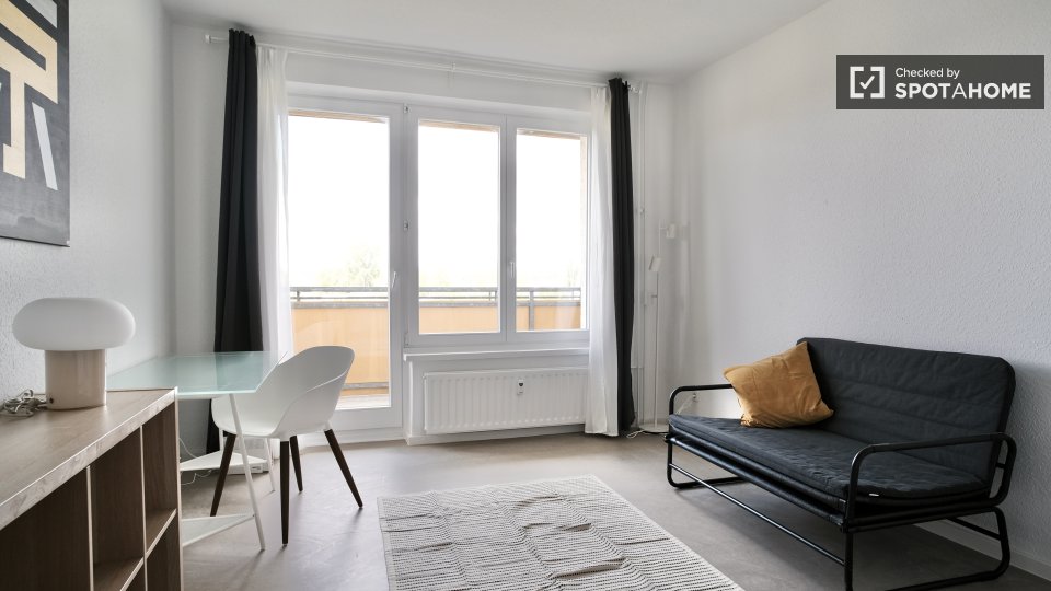 Room, Neltestraße, Berlin