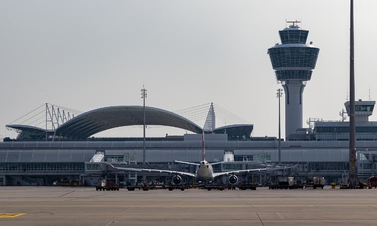 Technical issue grounds flights at major German airports