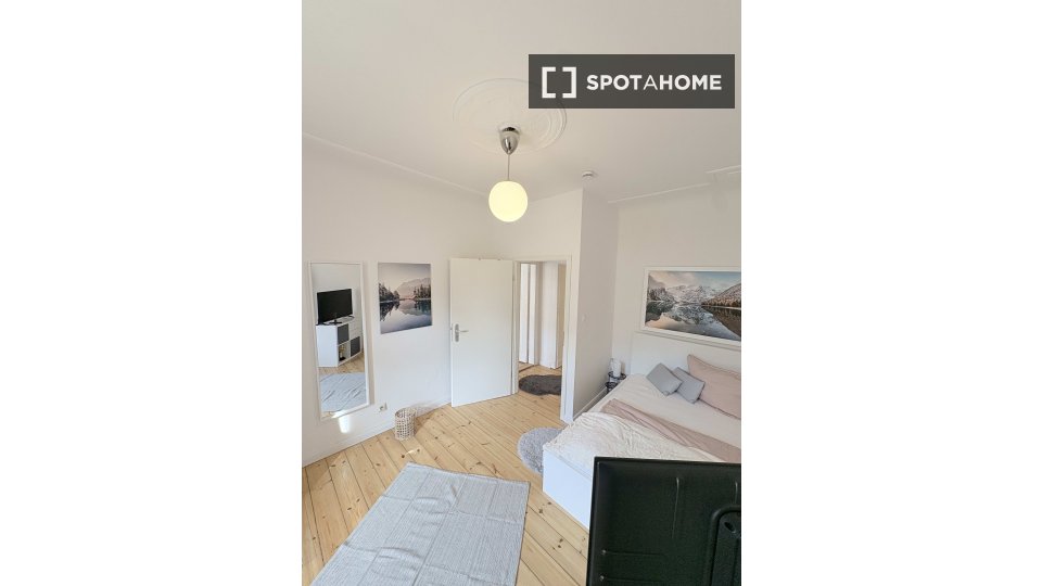 Room, Kaiserstraße, Berlin
