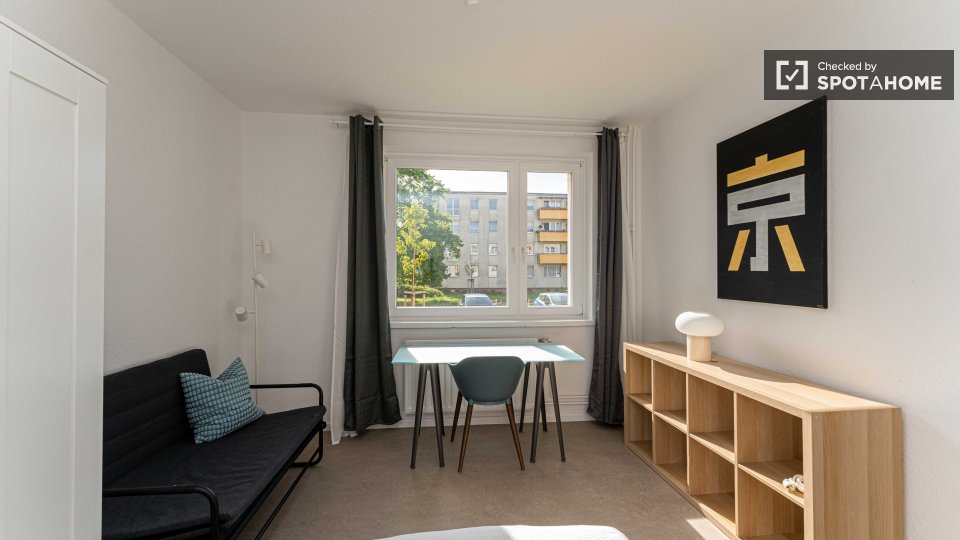 Room, Neltestraße, Berlin