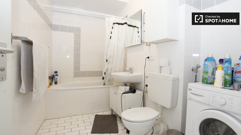 Room, KoloniestraßeA, Berlin