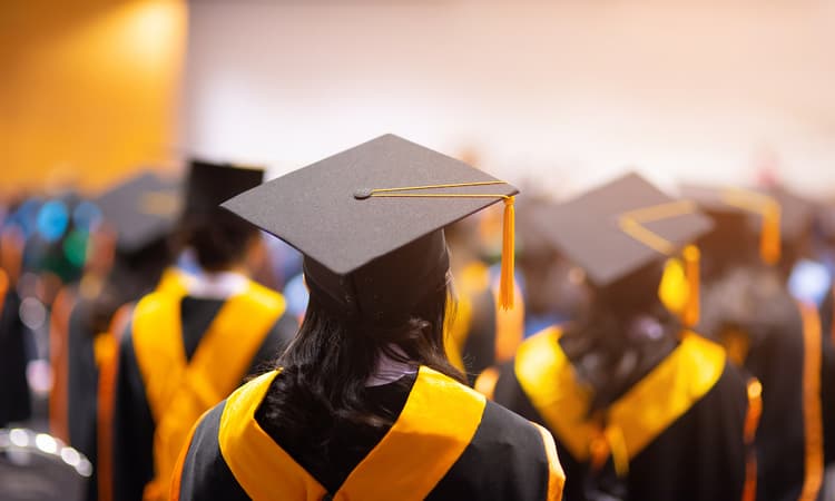 Graduates in Germany earn an average starting salary of 45.000 euros