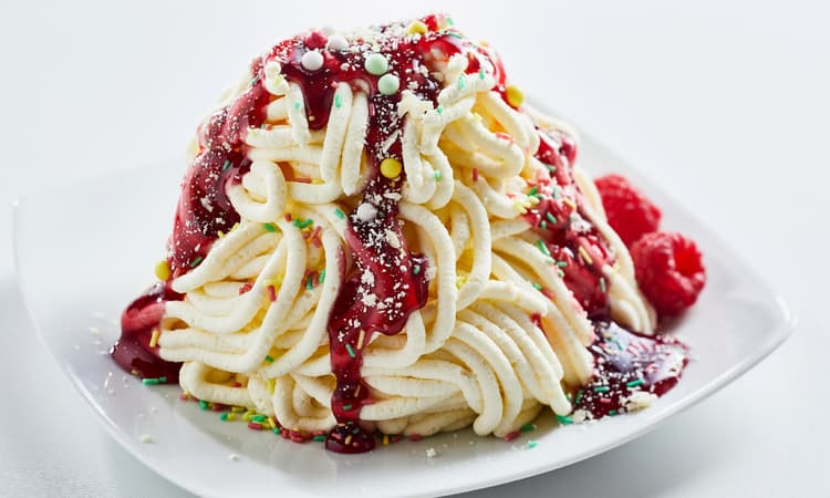 [Video] Eating Spaghettieis in Germany