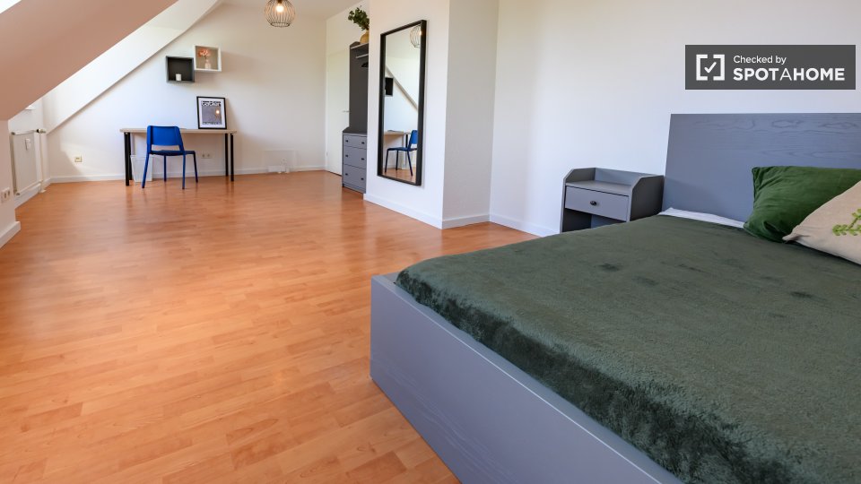Room, Buckower Damm, Berlin