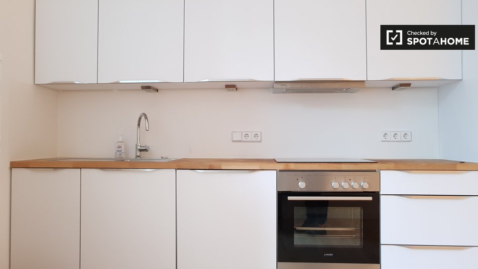 Room, Schulstraße, Berlin