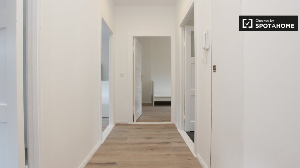 Room, Treseburger UferC, Berlin