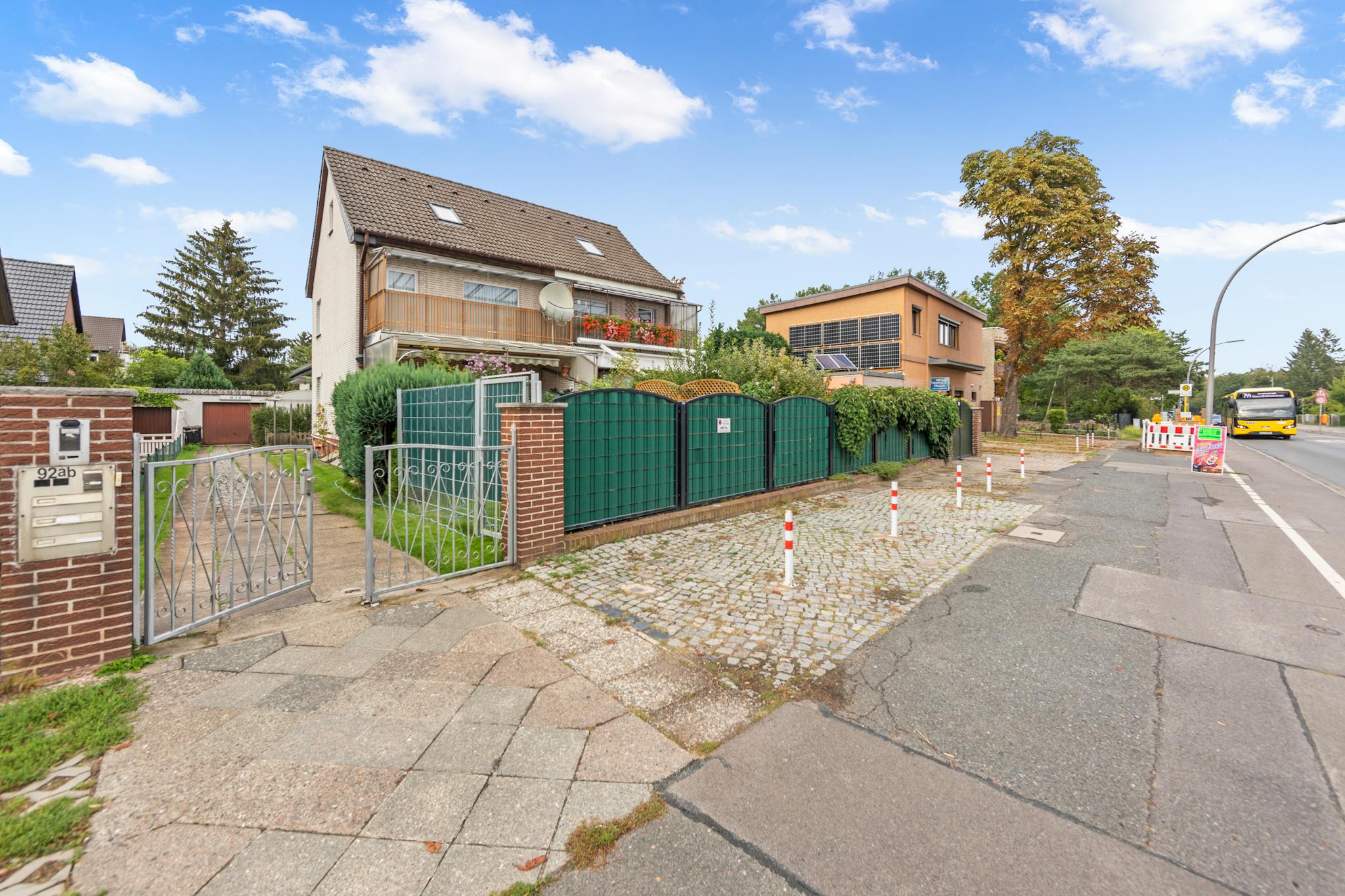 House, Groß-Ziethener Chaussee, Berlin