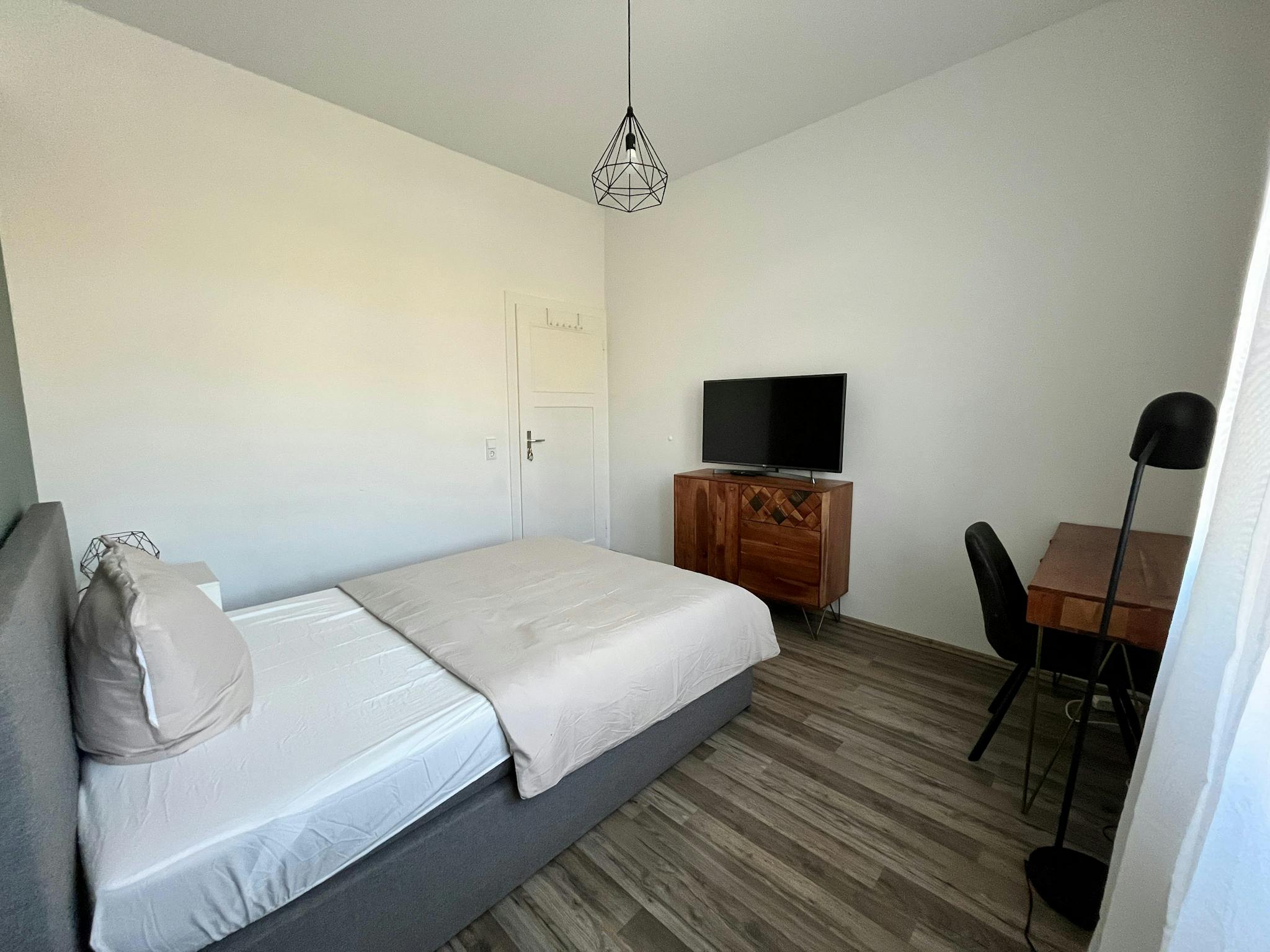 Apartment, Saalburgallee, Frankfurt