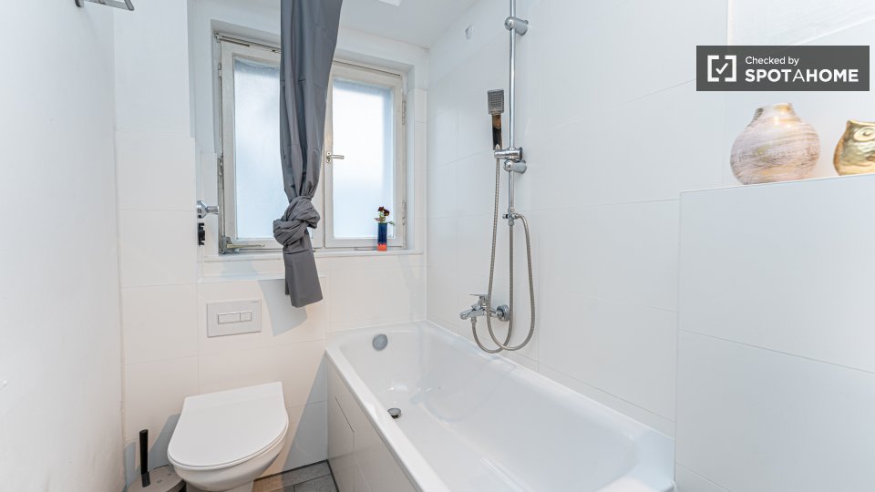 Room, Forckenbeckstraße, Berlin